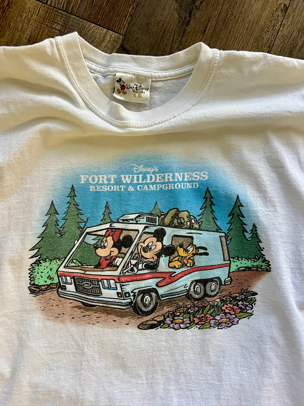 1133 -White Fort Wilderness Mickey & Minnie Camper Shirt - L