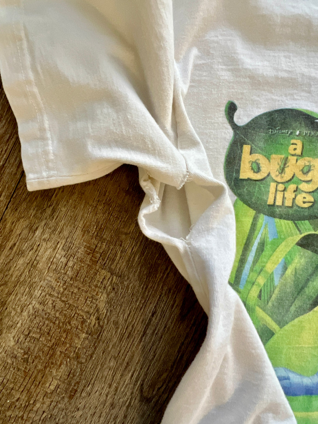 1136 -White Flik Surfing Leaf A Bug's Life Promo Shirt - M