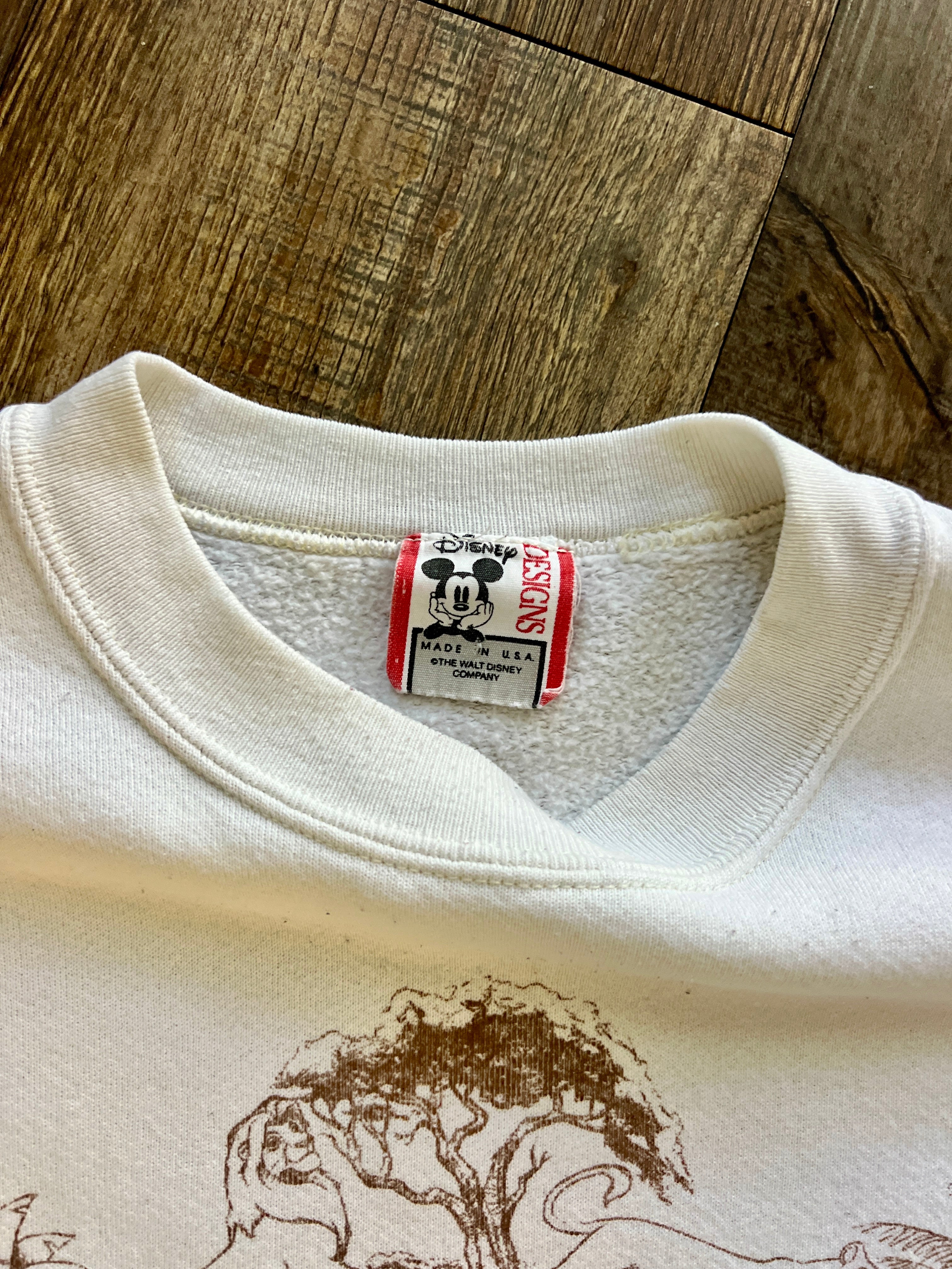 1139 -White The Lion King Circle of Life Pride Rock Crewneck - L