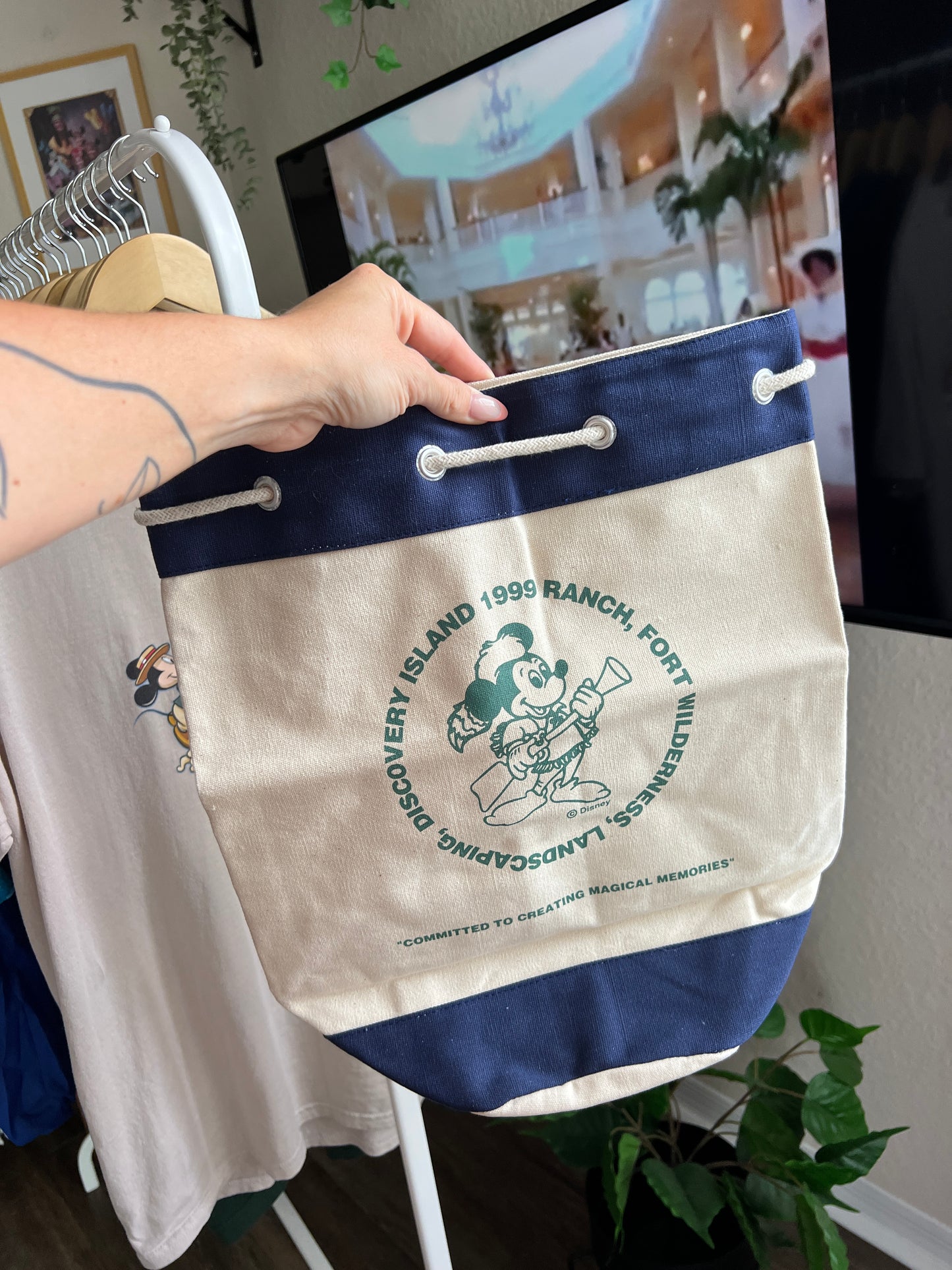 112 -Fort Wilderness Discovery Island 1999 Drawstring Tote Backpack
