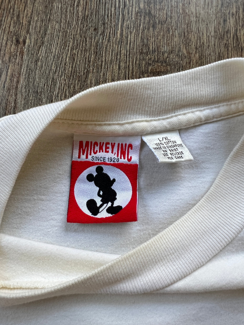 64 - White/Cream Bouncing Tigger Embroidered Pocket Shirt - L/XL