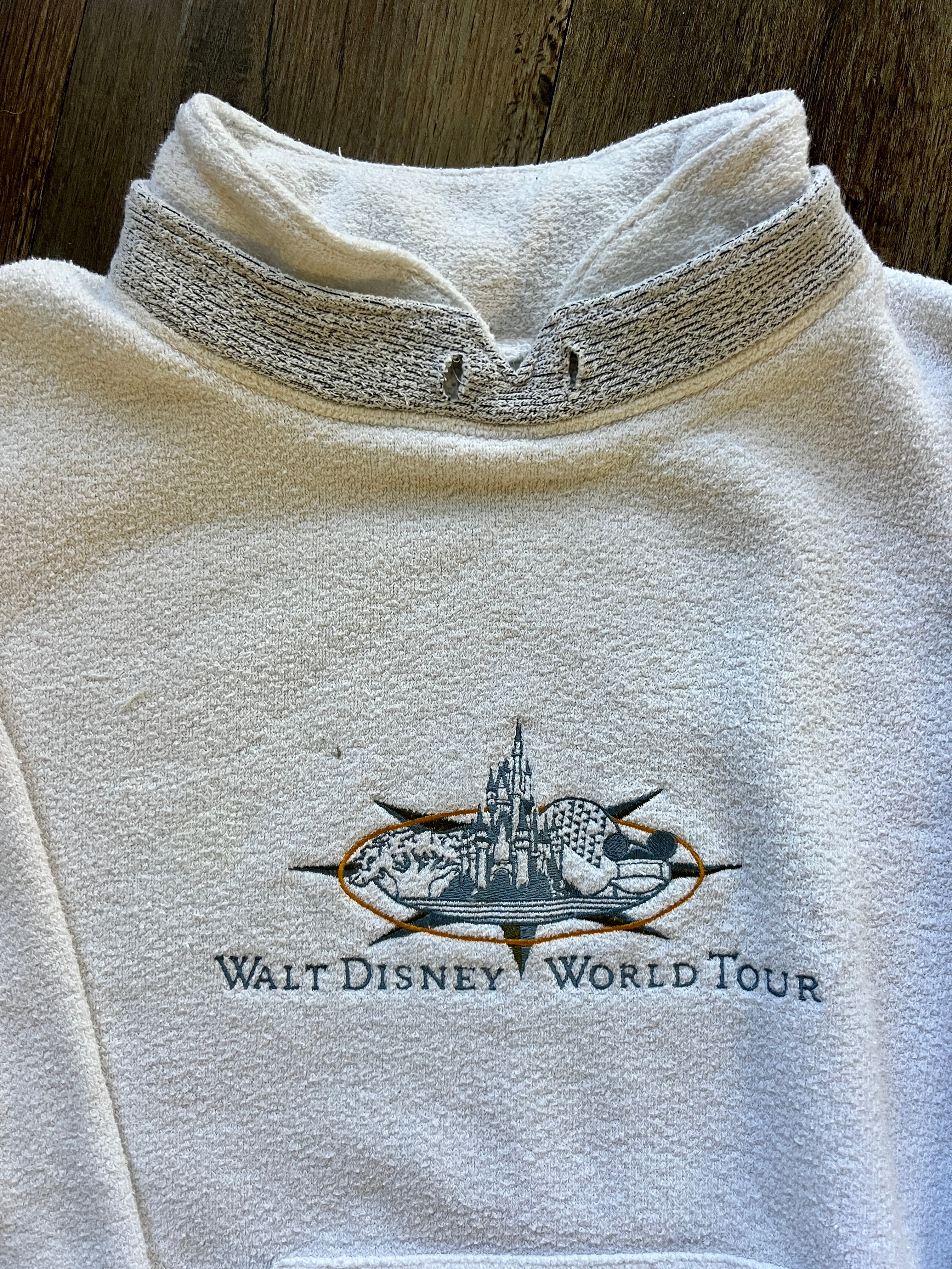 1161 -Grey & White Embroidered Walt Disney World Tour 4 Parks Logo Tie-Neck Pullover - S