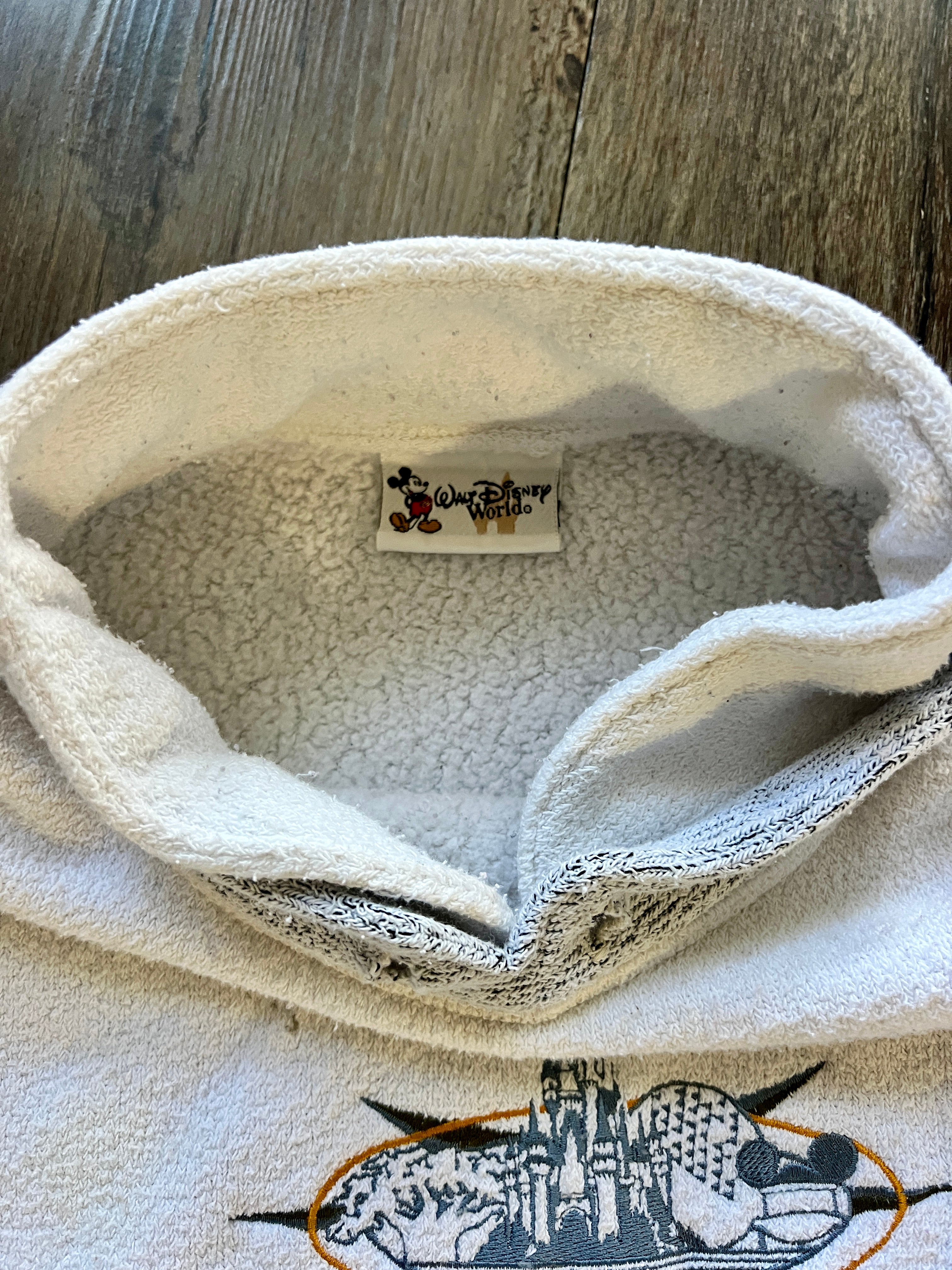 1161 -Grey & White Embroidered Walt Disney World Tour 4 Parks Logo Tie-Neck Pullover - S