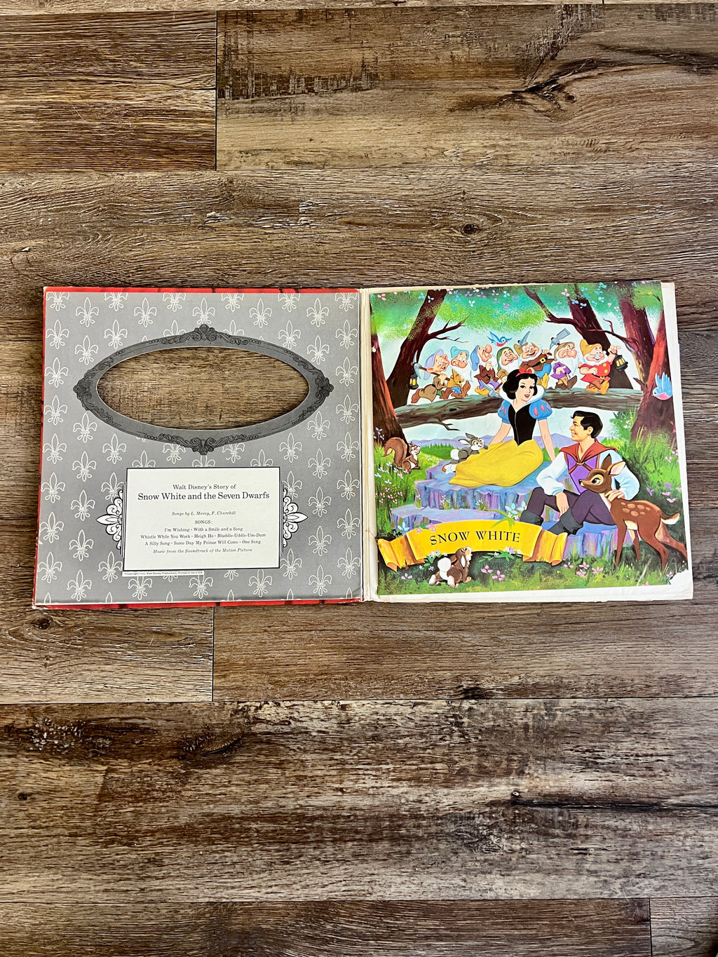 1181 -Snow White & The Seven Dwarfs Record & Book Set