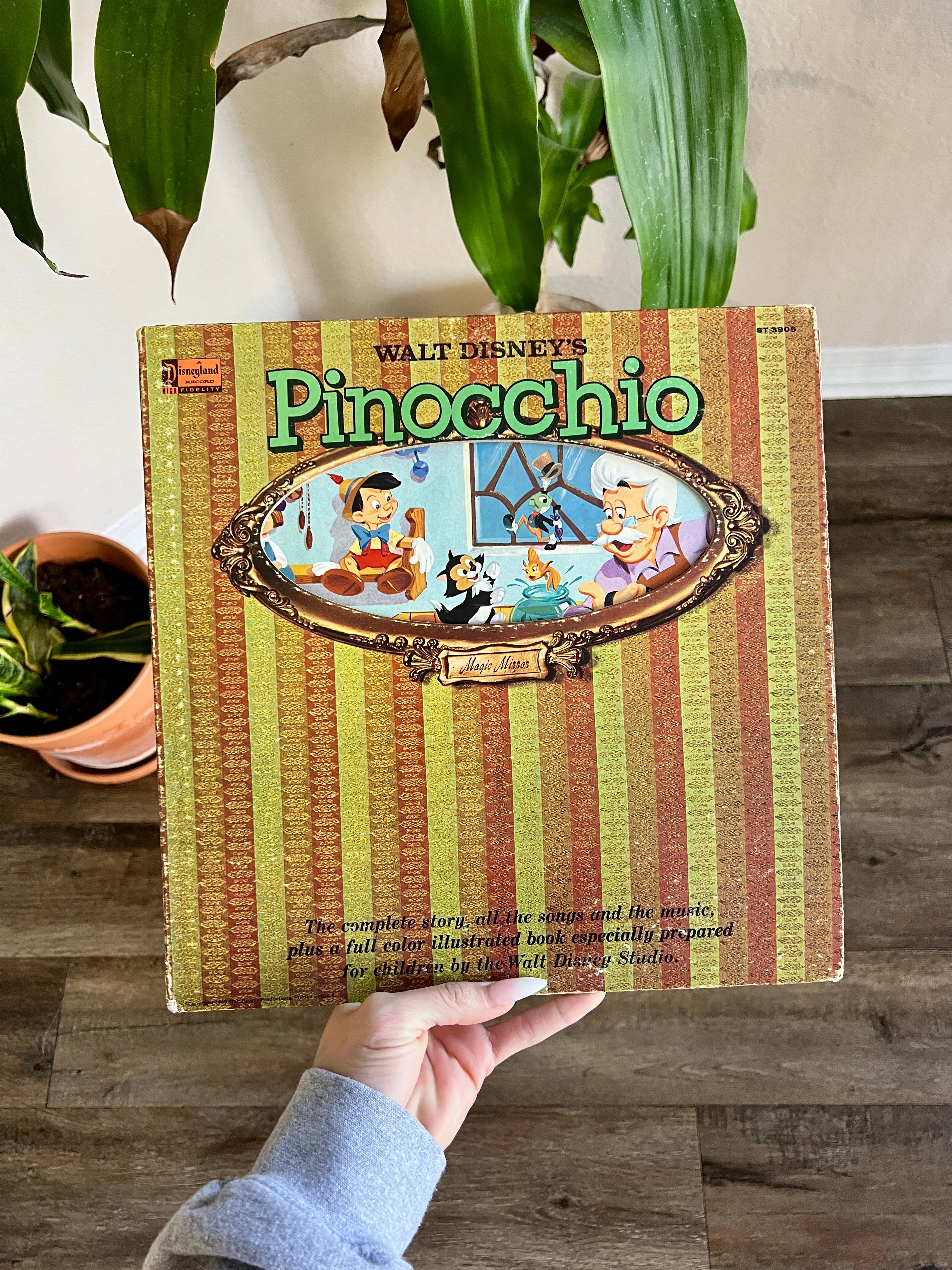 1184 -Pinocchio Record & Book Set