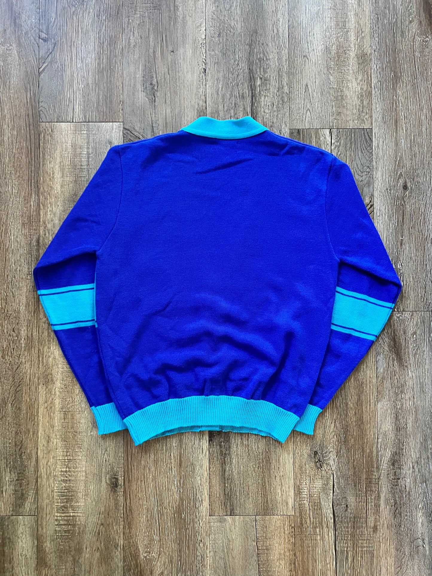 620 -Disney Store Cast Sweater SKFM - M