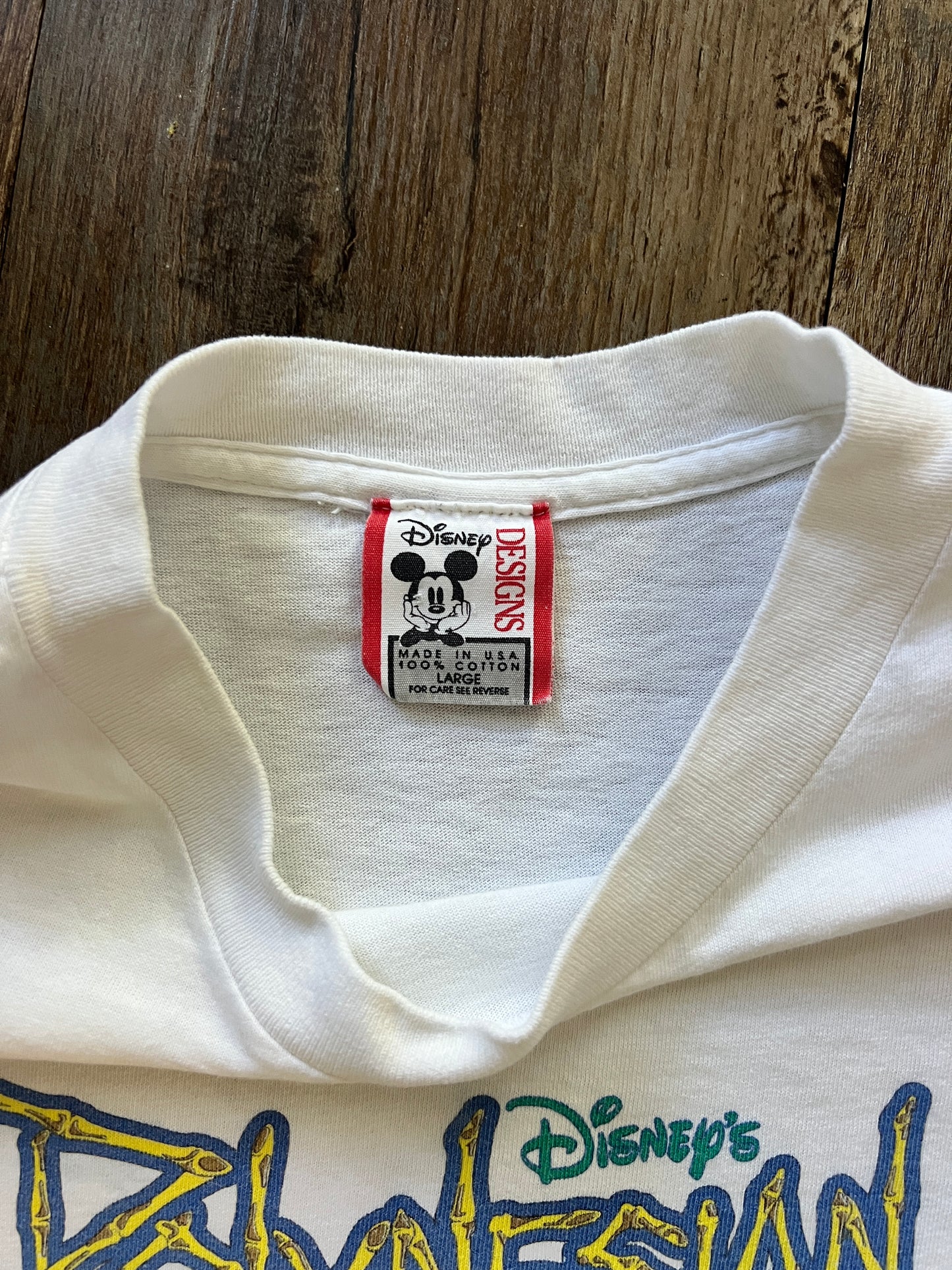 627 -White Polynesian Resort Parrot & Tiki Tee - L