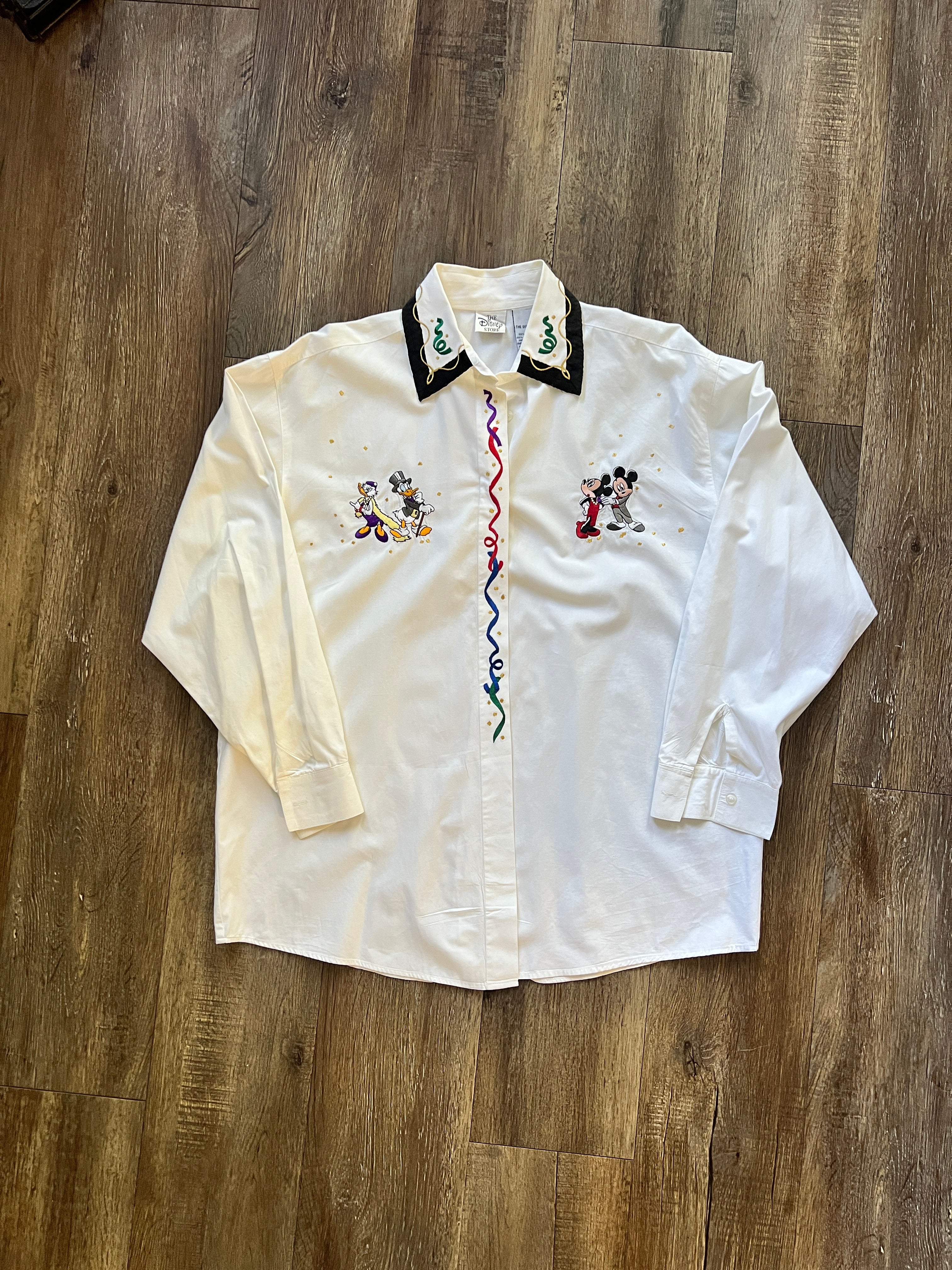 628 -White Embroidered Daisy, Donald, Mickey, Minnie Party Button Up - L