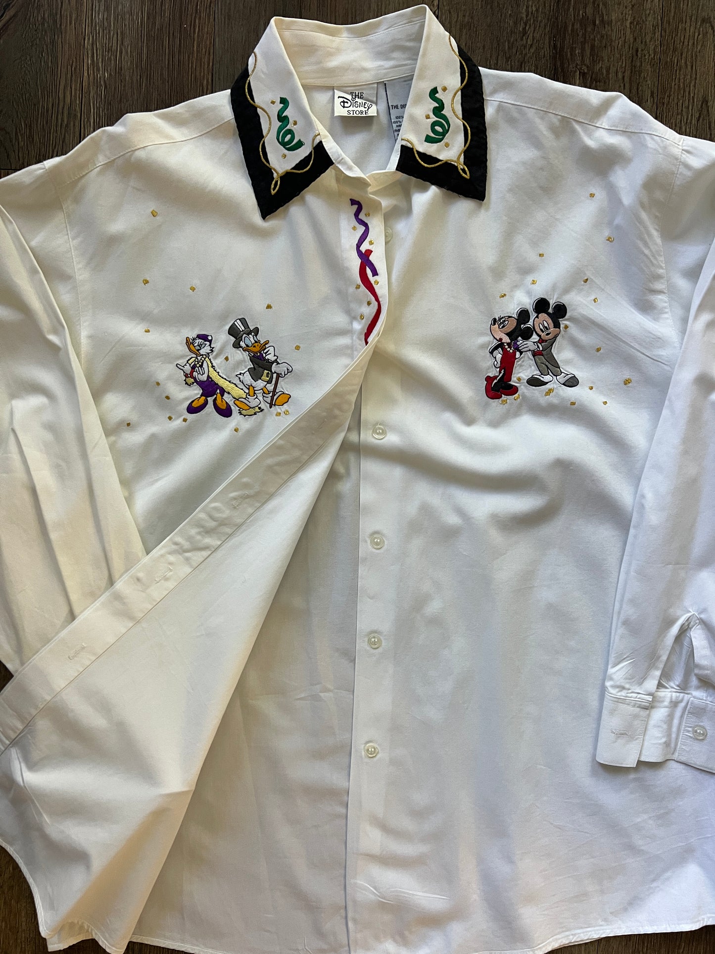 628 -White Embroidered Daisy, Donald, Mickey, Minnie Party Button Up - L