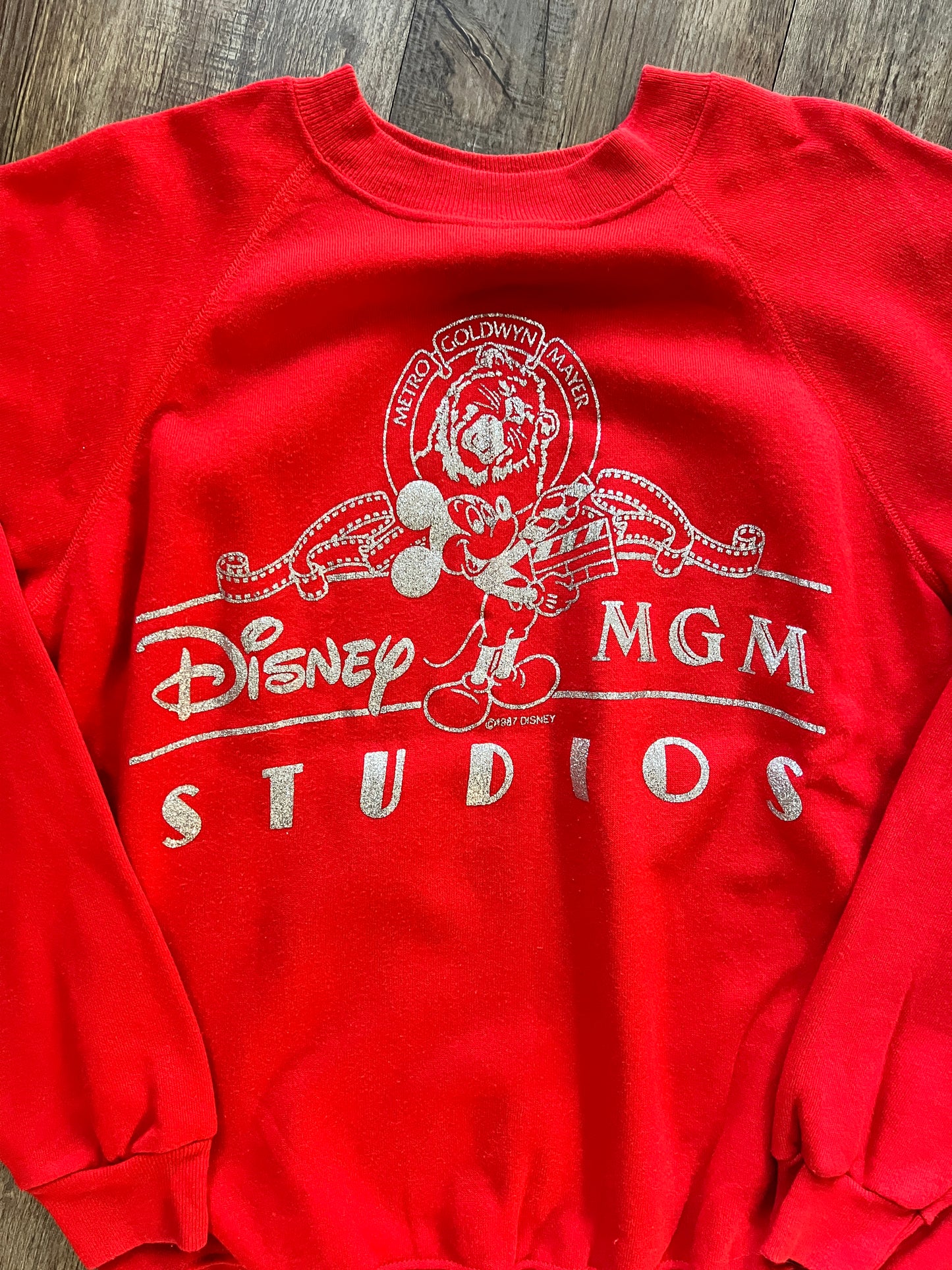 636 -Red & Silver Gliter MGM Studios Logo Crewneck - L