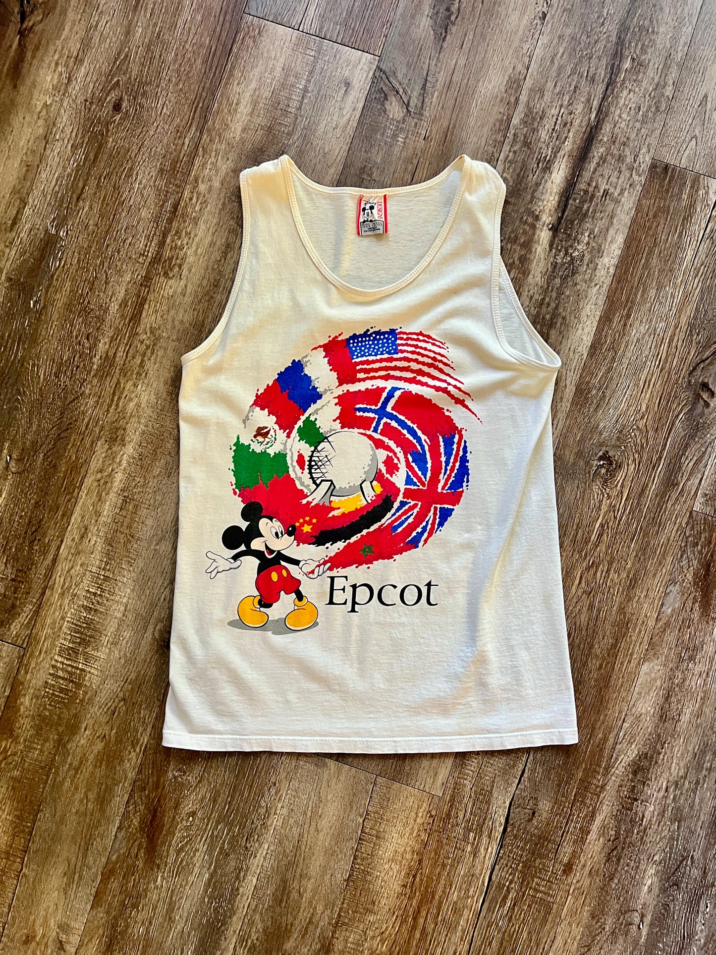 646 -White Mickey & EPCOT World Showcase Tank - M