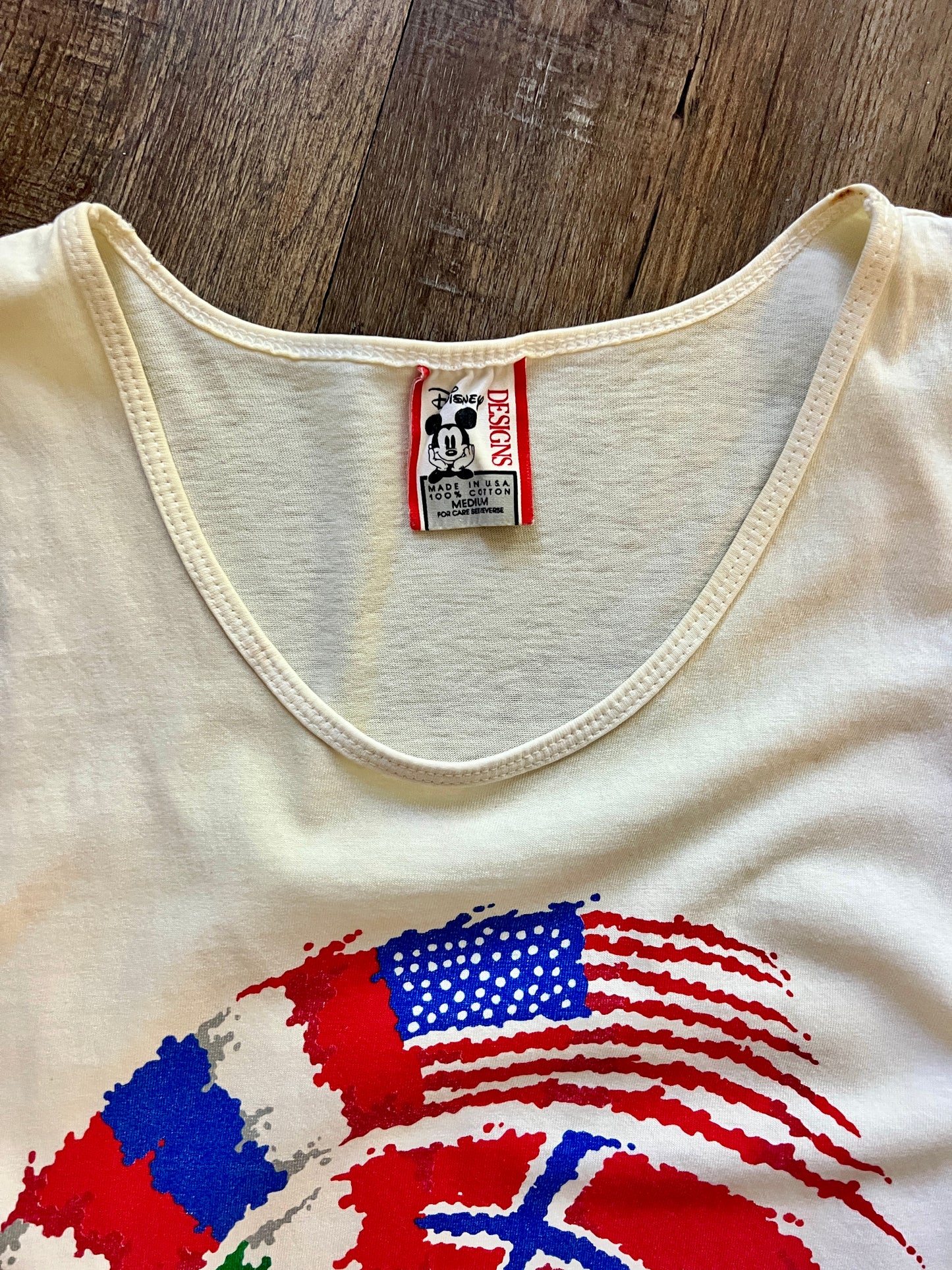 646 -White Mickey & EPCOT World Showcase Tank - M