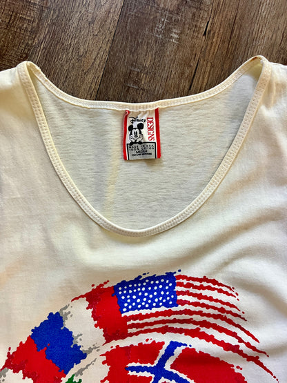 646 -White Mickey & EPCOT World Showcase Tank - M