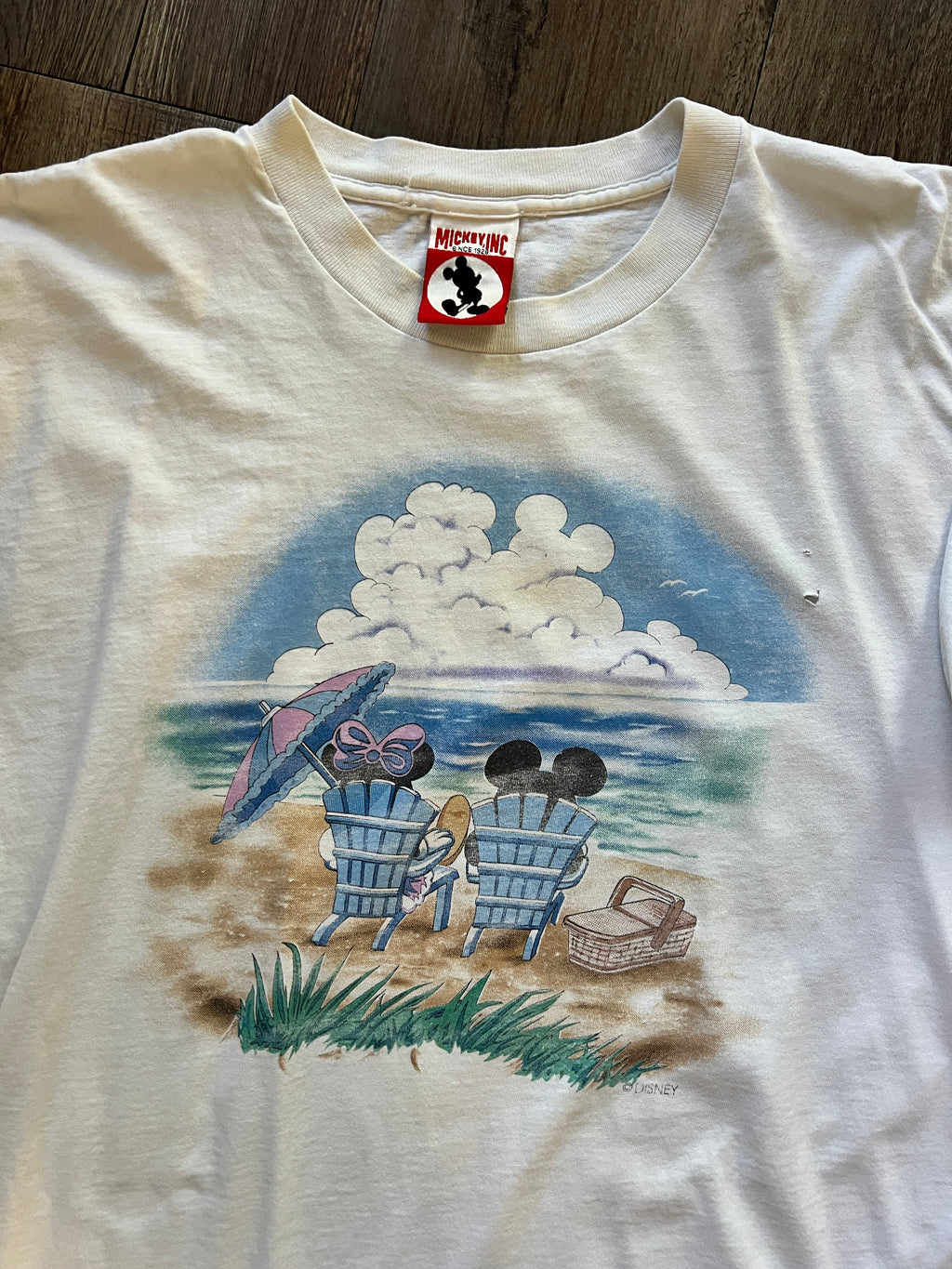 650 -White Old Key West Resort Mickey & Minnie Beach Chair Tee - 2X