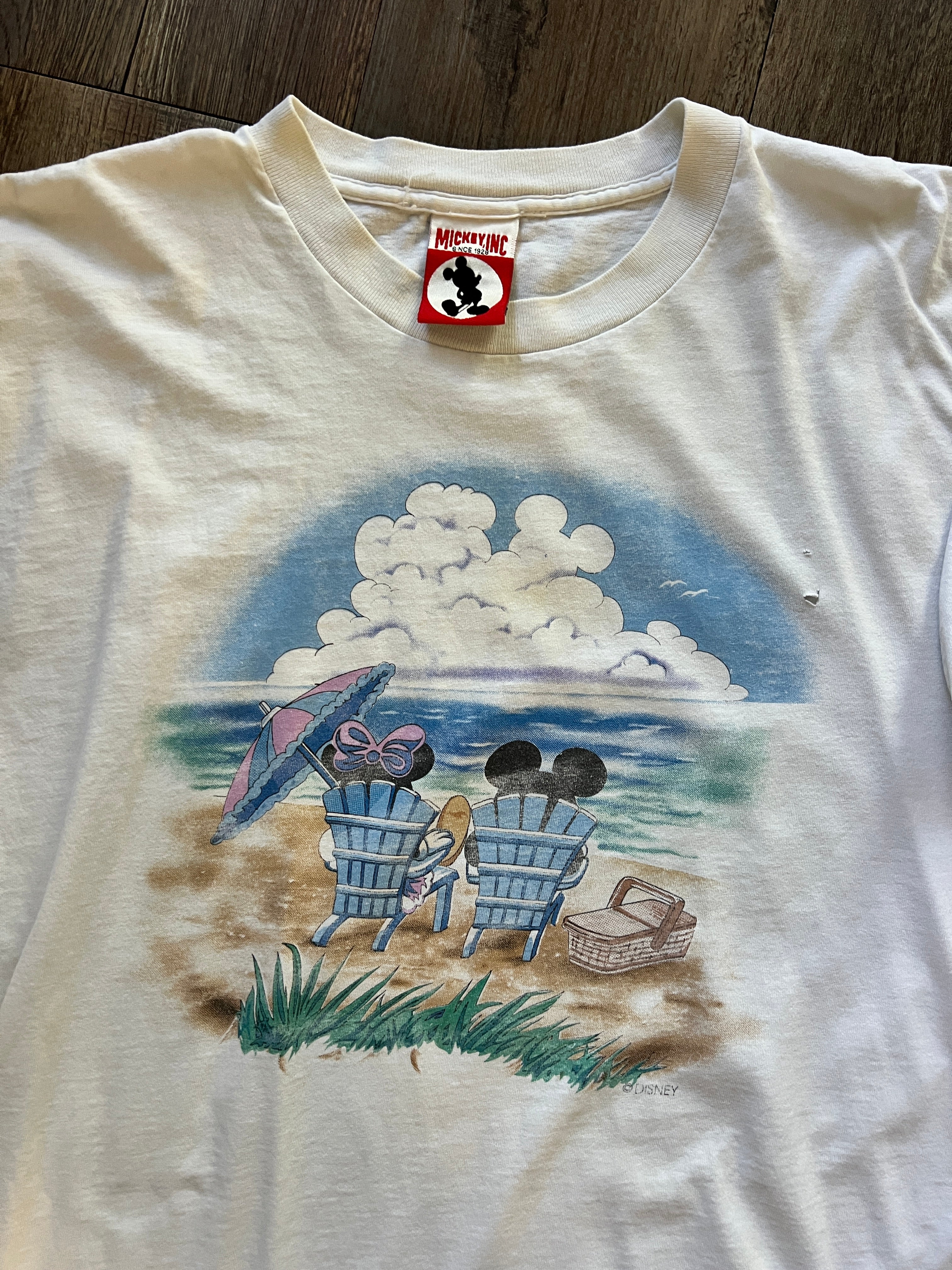 650 -White Old Key West Resort Mickey & Minnie Beach Chair Tee - 2X