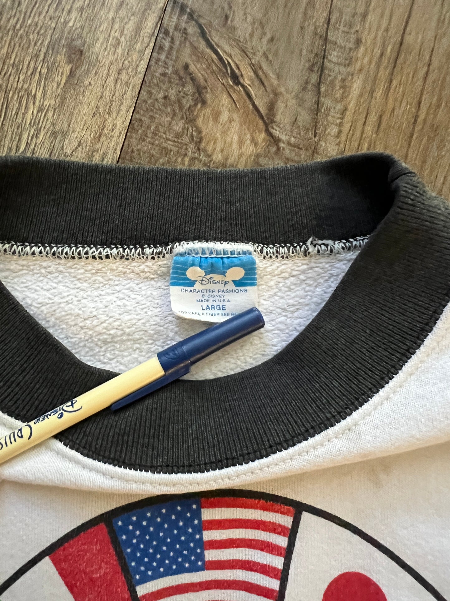 653 -White EPCOT World Traveler Mickey Striped Sleeve Crewneck - L