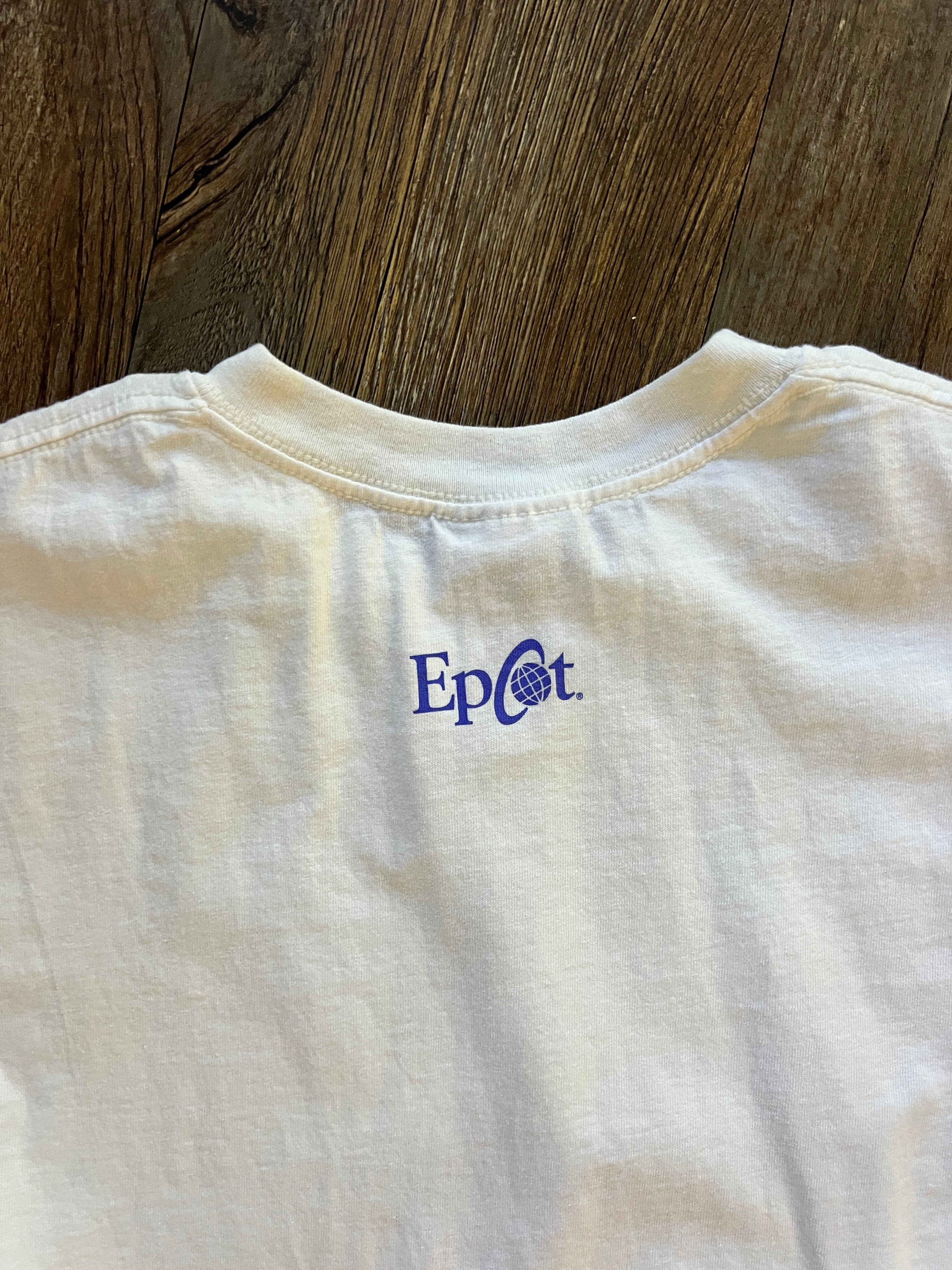 658 -White EPCOT Tapestry of Nations Tee - M
