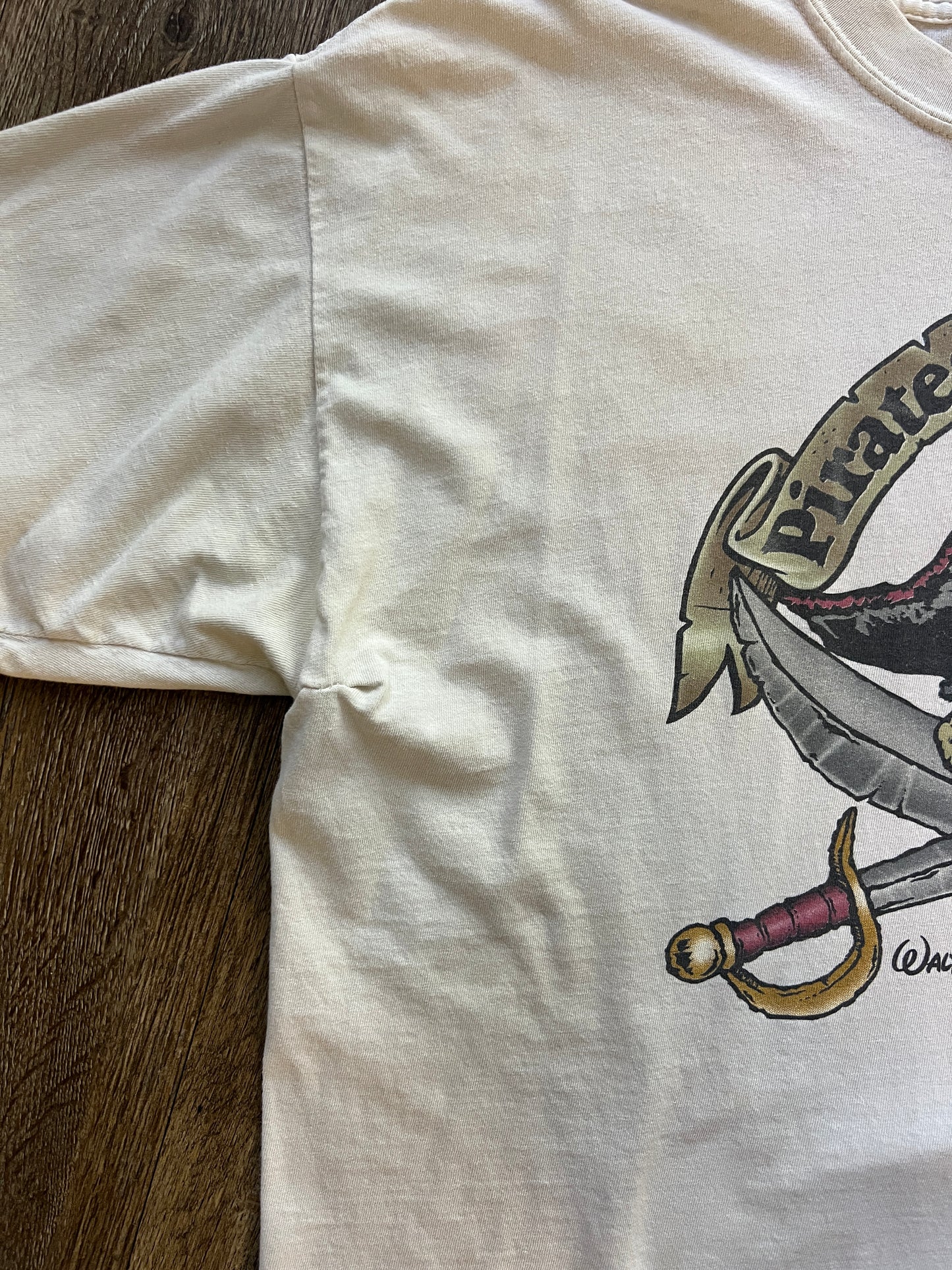 684 -Tan Pirates of the Caribbean WDW Logo Pirate Skull & Crossbones Tee - XL