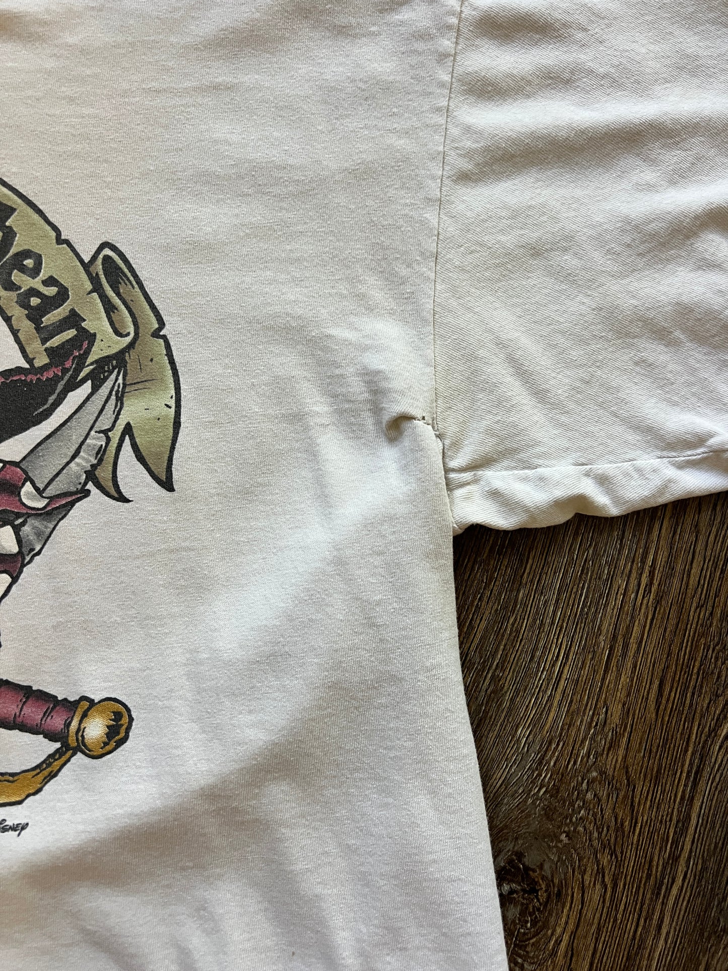 684 -Tan Pirates of the Caribbean WDW Logo Pirate Skull & Crossbones Tee - XL