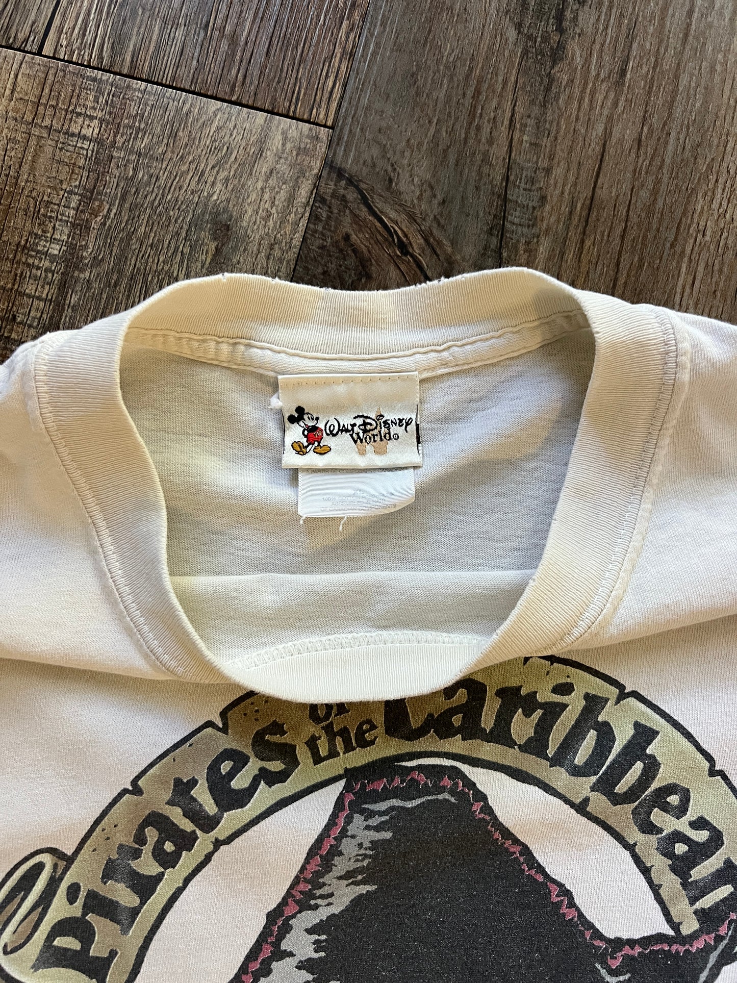 684 -Tan Pirates of the Caribbean WDW Logo Pirate Skull & Crossbones Tee - XL