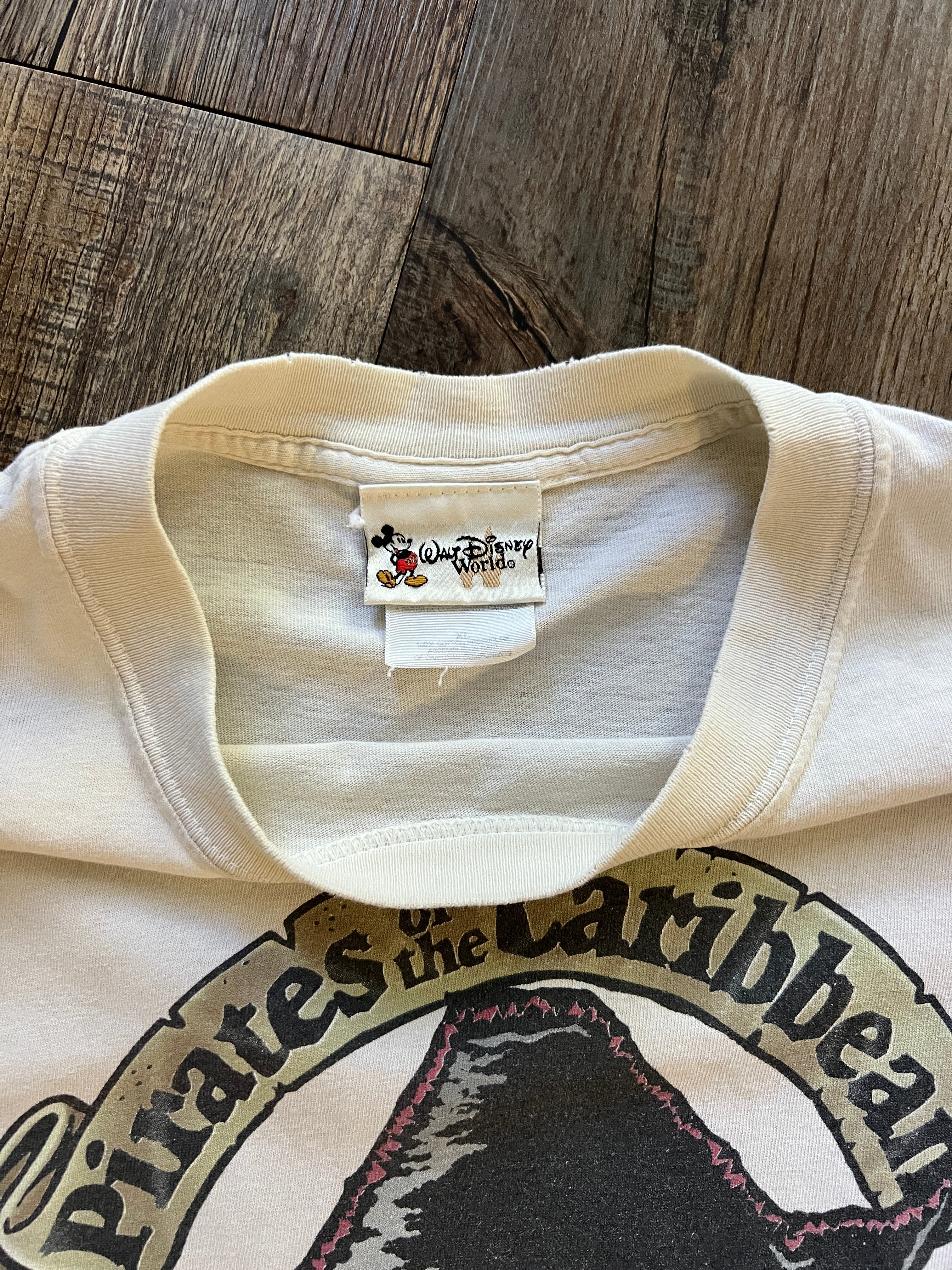 684 -Tan Pirates of the Caribbean WDW Logo Pirate Skull & Crossbones Tee - XL