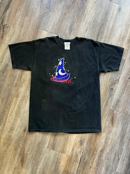 687 -Black Applique Sorcerer Mickey Hat Disneyland Resort Tee - L