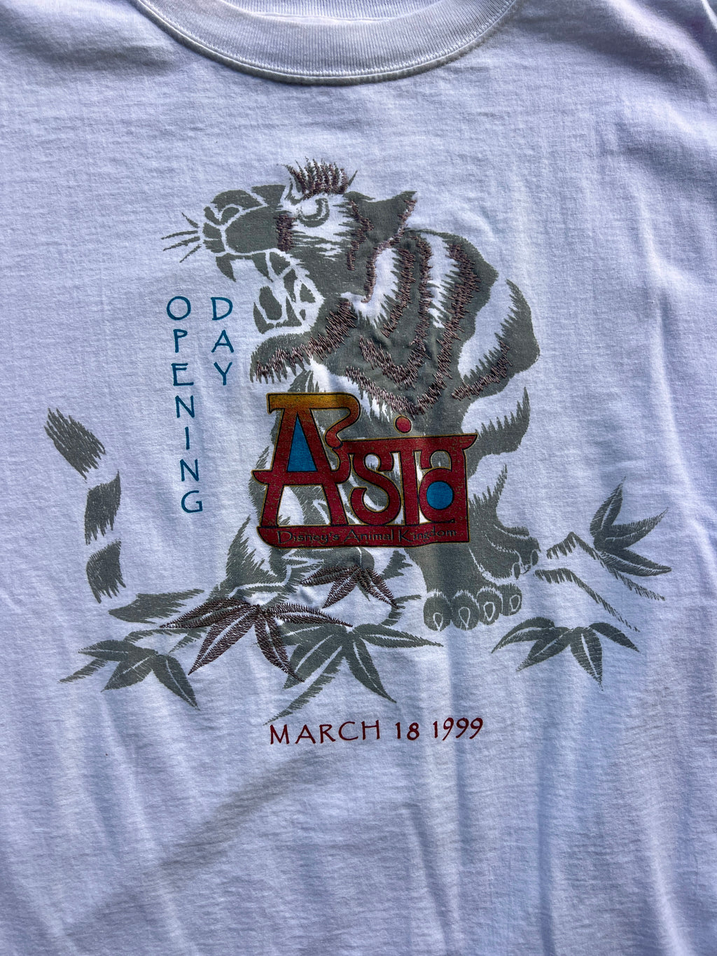 1432 - White Embroidered 1998 DAK Asia Opening Day Tee - L