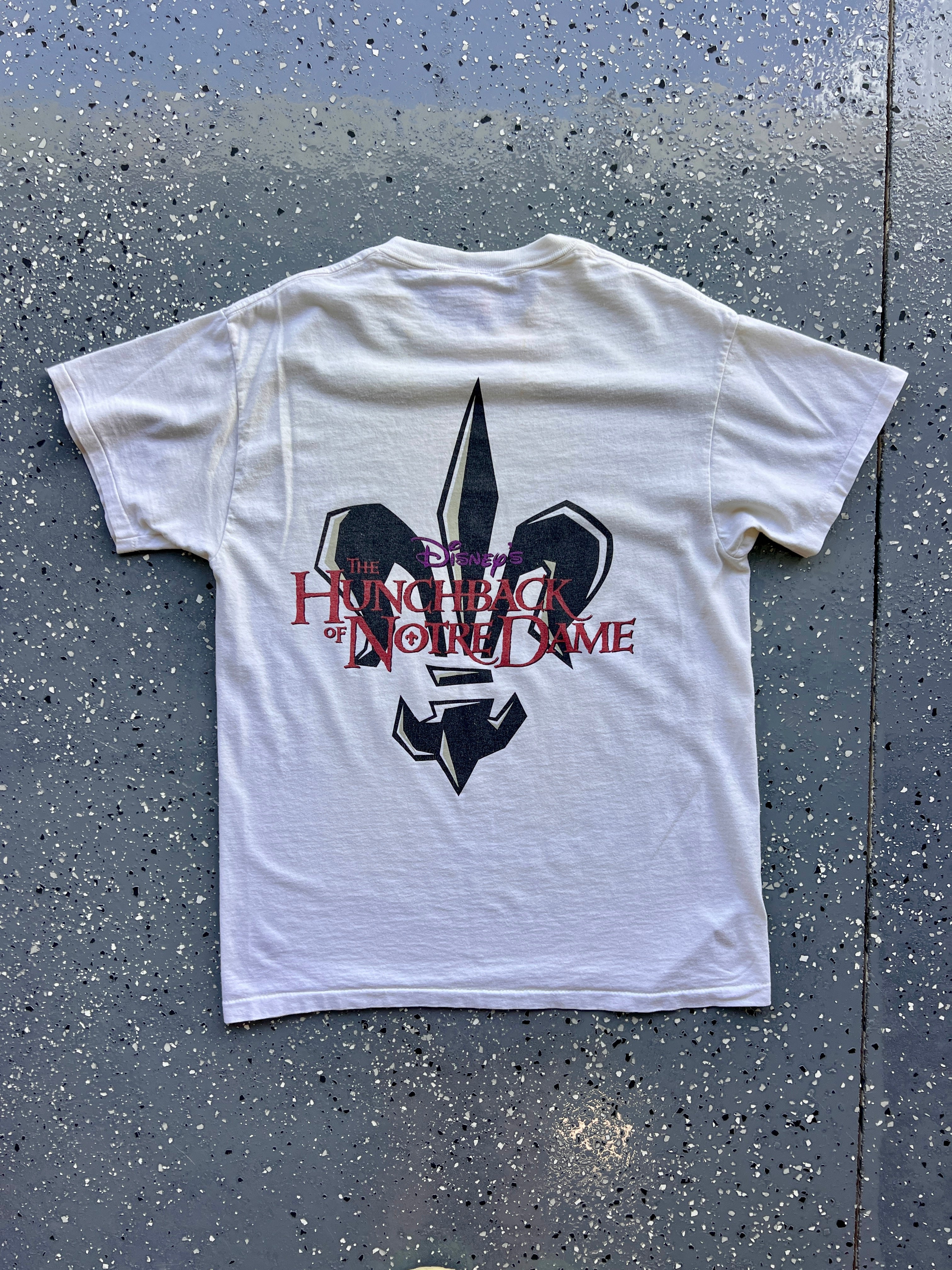 1413 - White Huinchback of Notre Dame Fleur de Lis Tee - M