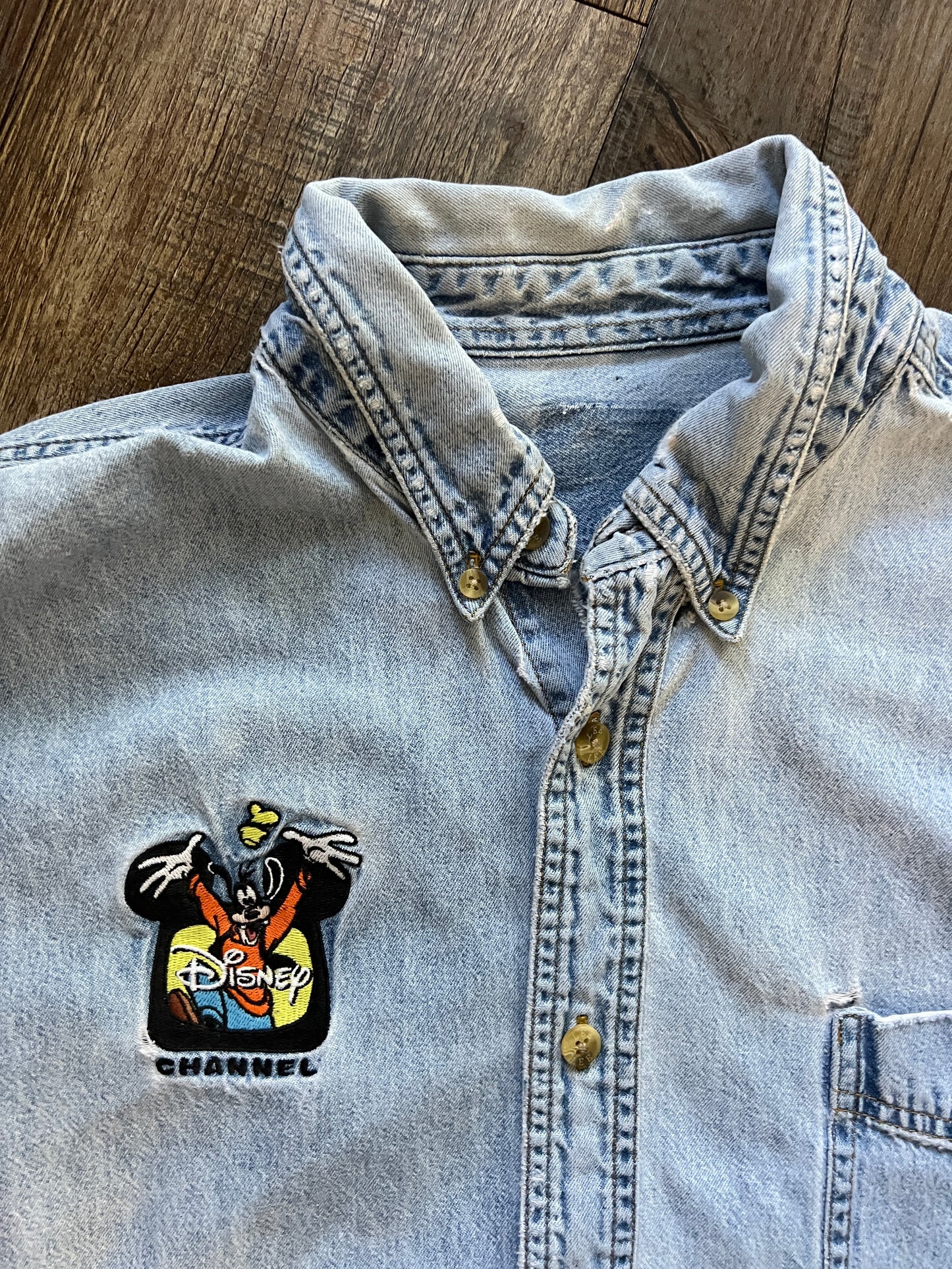 719 -Denim Embroidered Goofy The Disney Channel Button Up - L