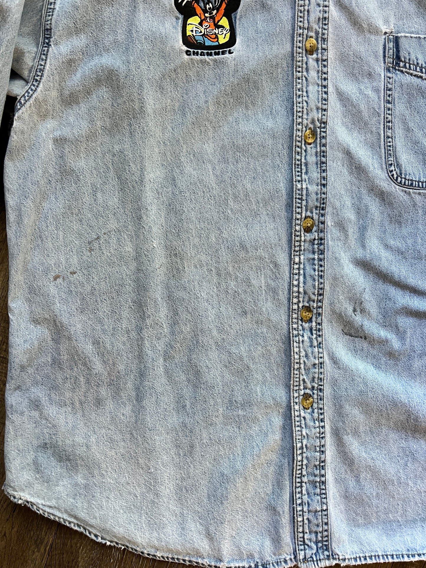 719 -Denim Embroidered Goofy The Disney Channel Button Up - L