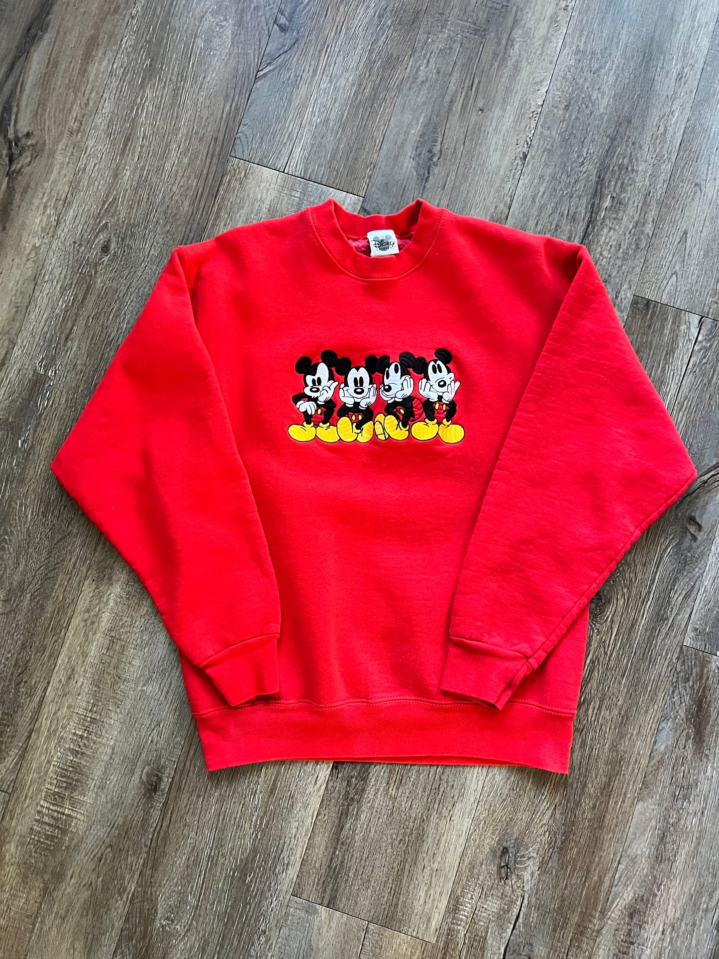 727 -Red Embrodiered Sitting Mickey Crewneck - L
