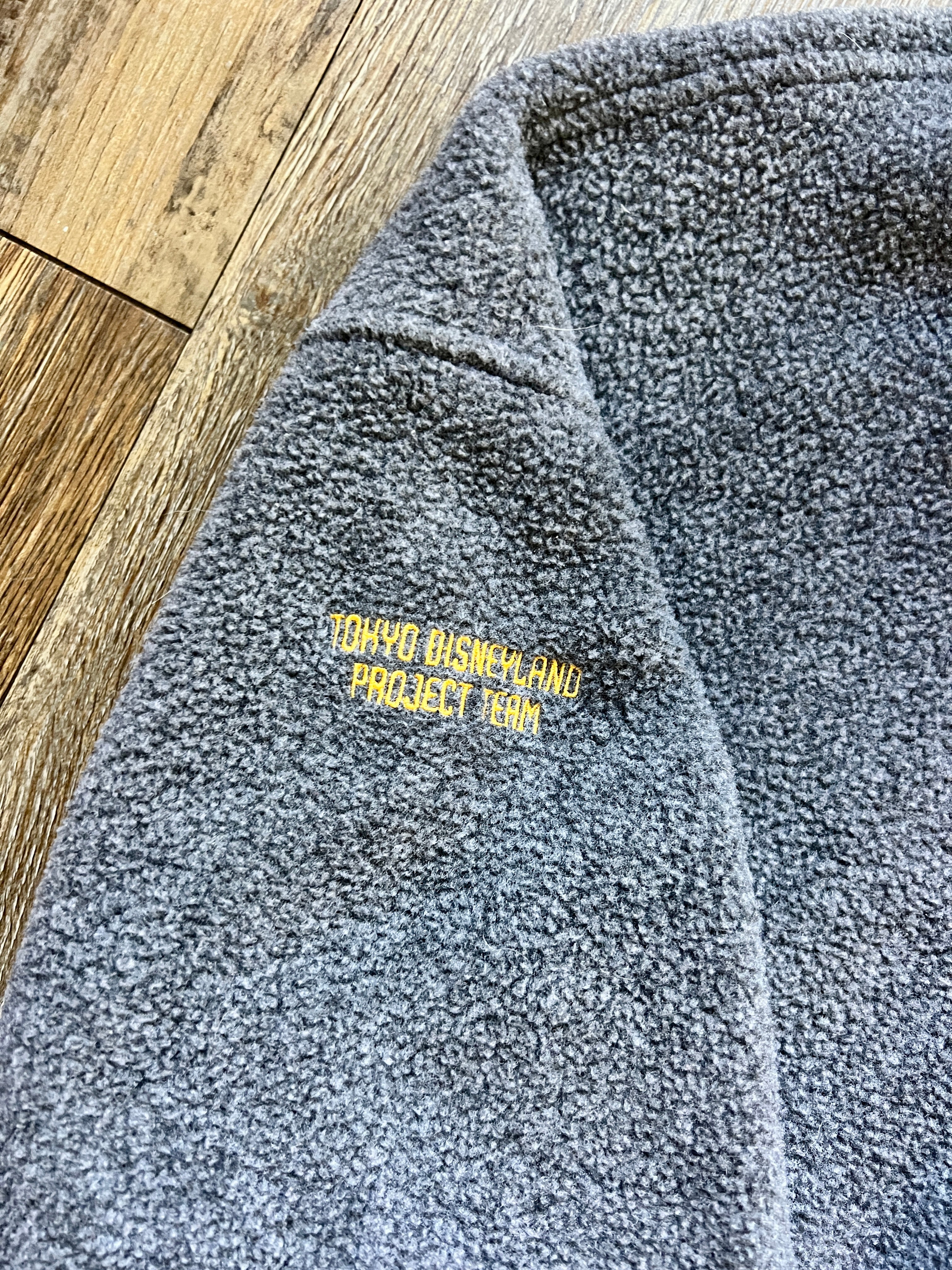 1233 -Grey Sherpa Tokyo Disney Imagination Institute Tokyo Disneyland Project Team Pullover - XL