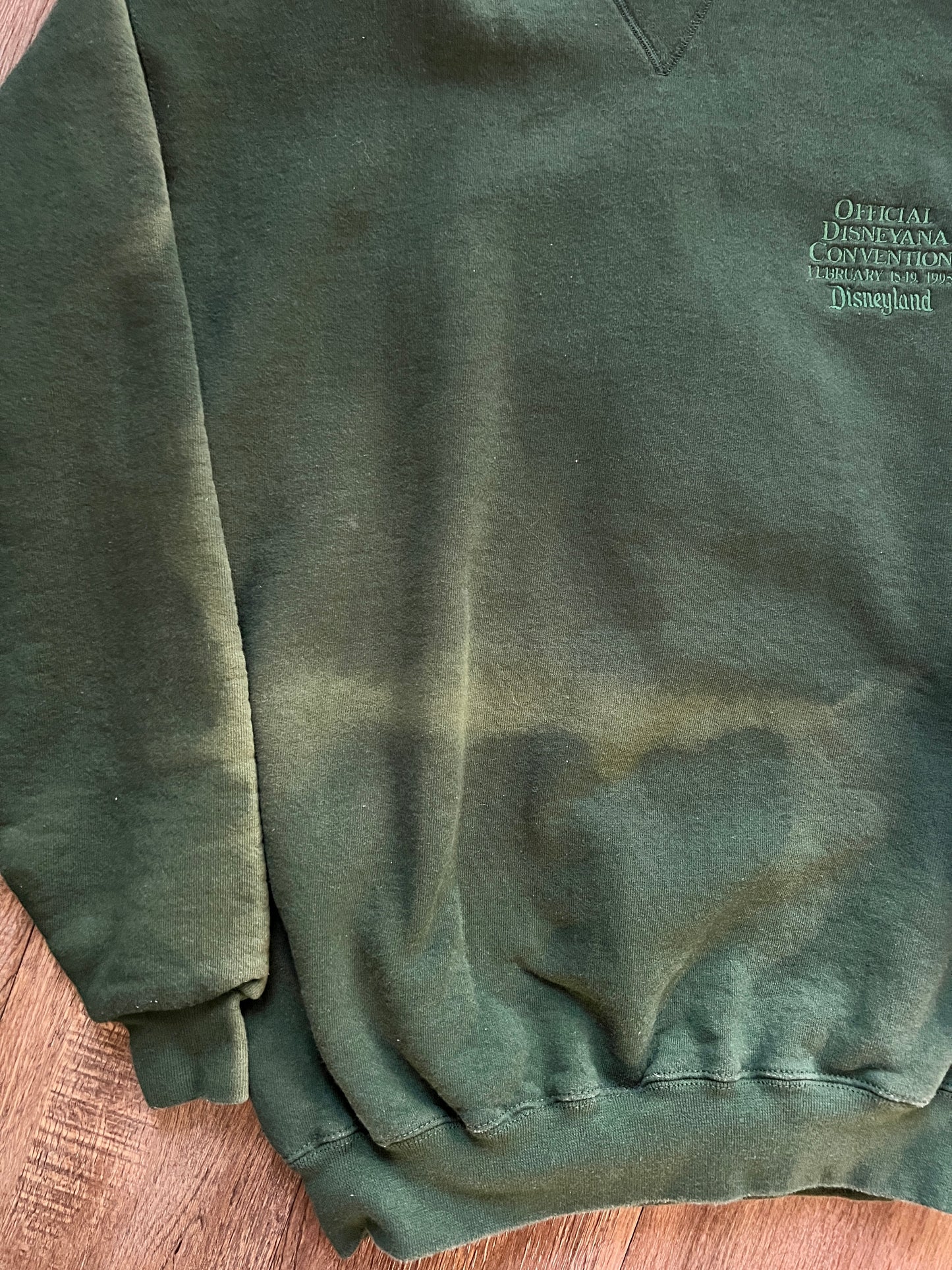 738 -Green Embroidered 1995 40 Years of Adventure Indiana Jones Disneyana Crewneck - M