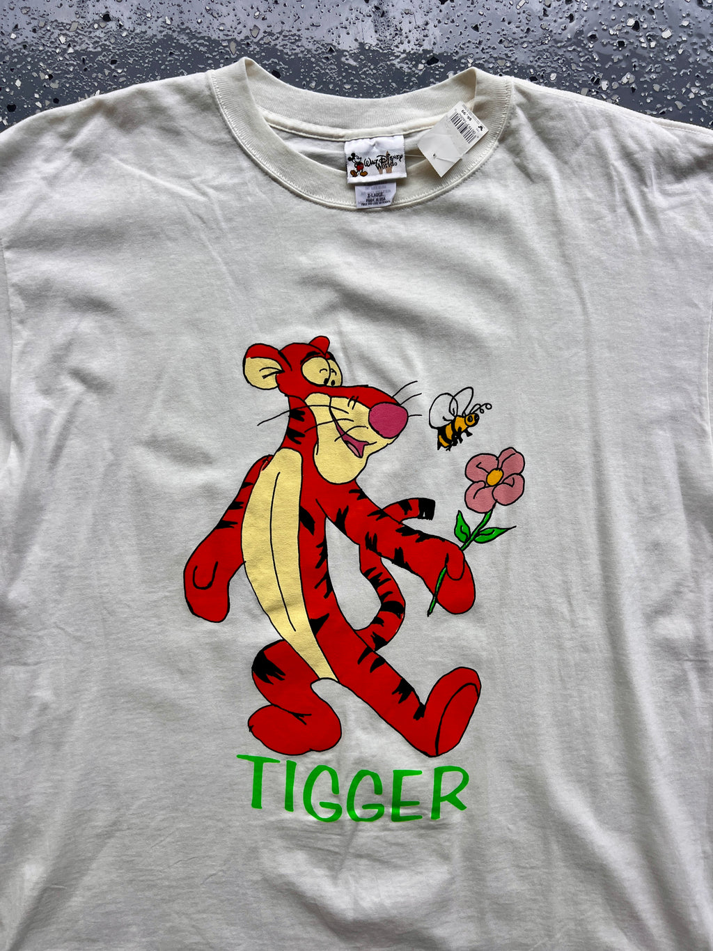 1453 - NWT White Tigger with Flower Drawing Tee - XL