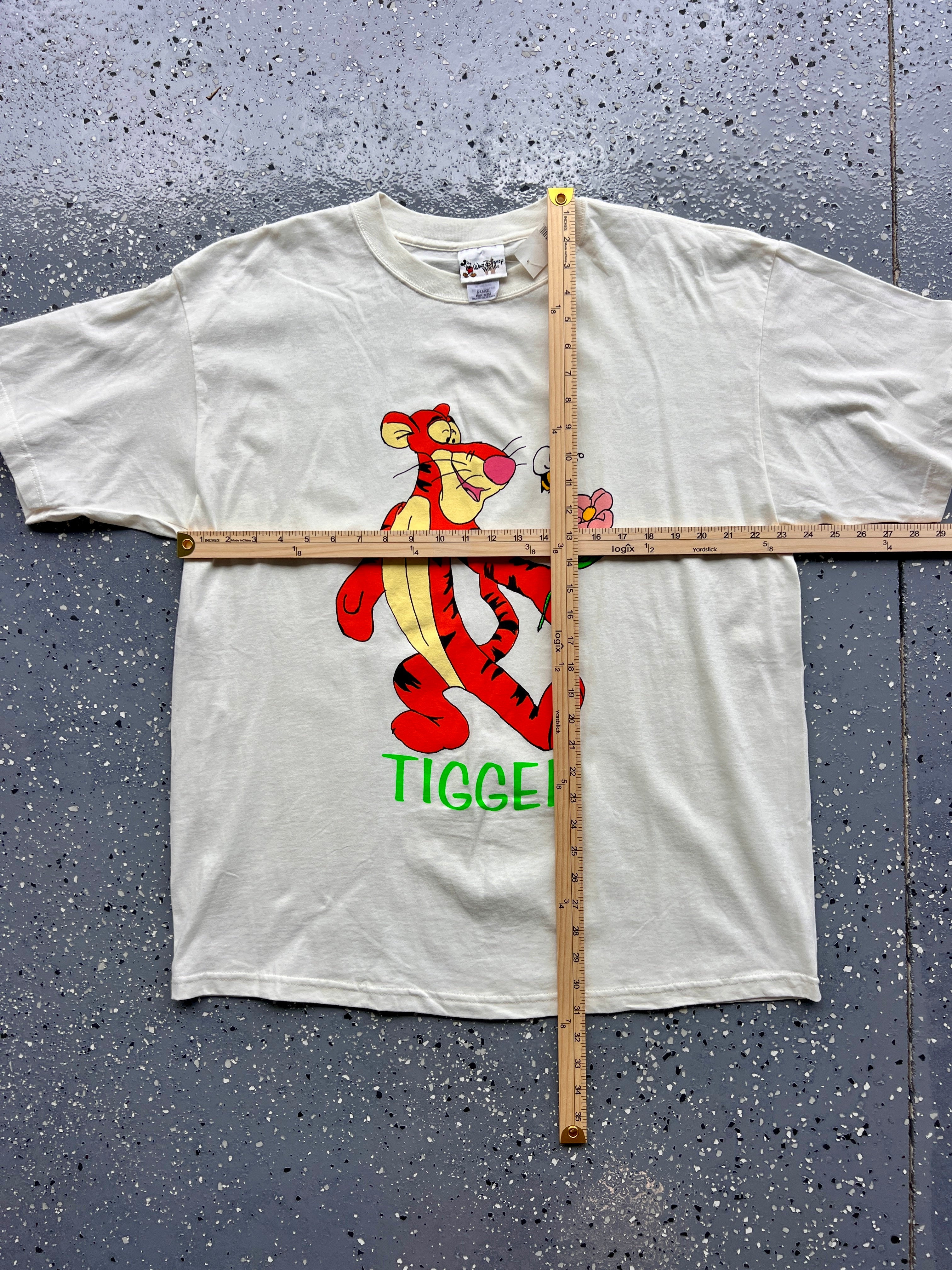 1453 - NWT White Tigger with Flower Drawing Tee - XL