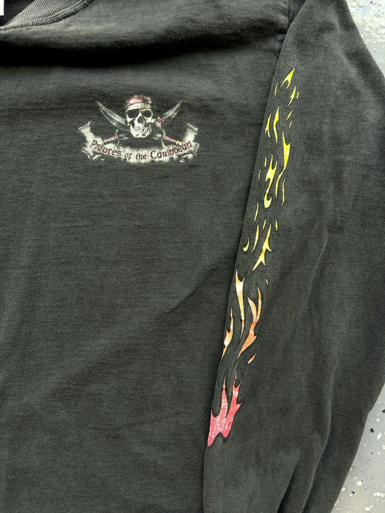 1456 - Black Pirates of the Caribbean Skull & Crossbones Flames Long Sleeve - M