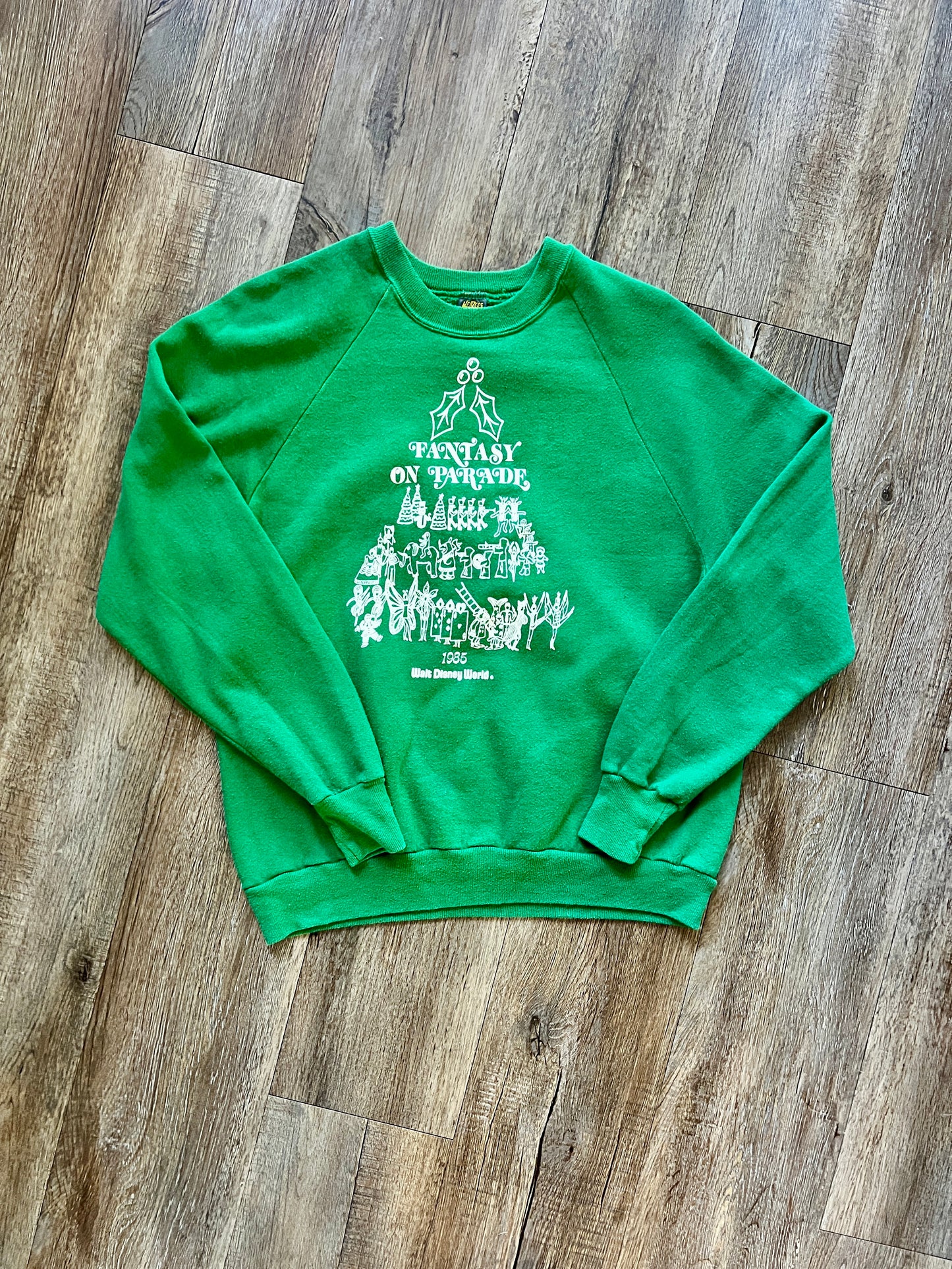 809 -Green 1985 Fantasy on Parade Tree Crewneck - L